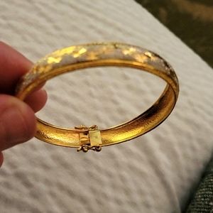 Ladies small gold 925 bangle with double clasp